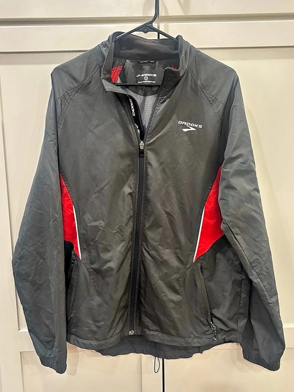 Brooks Shelter Technology Running Jacket Gray & Red Men's Medium